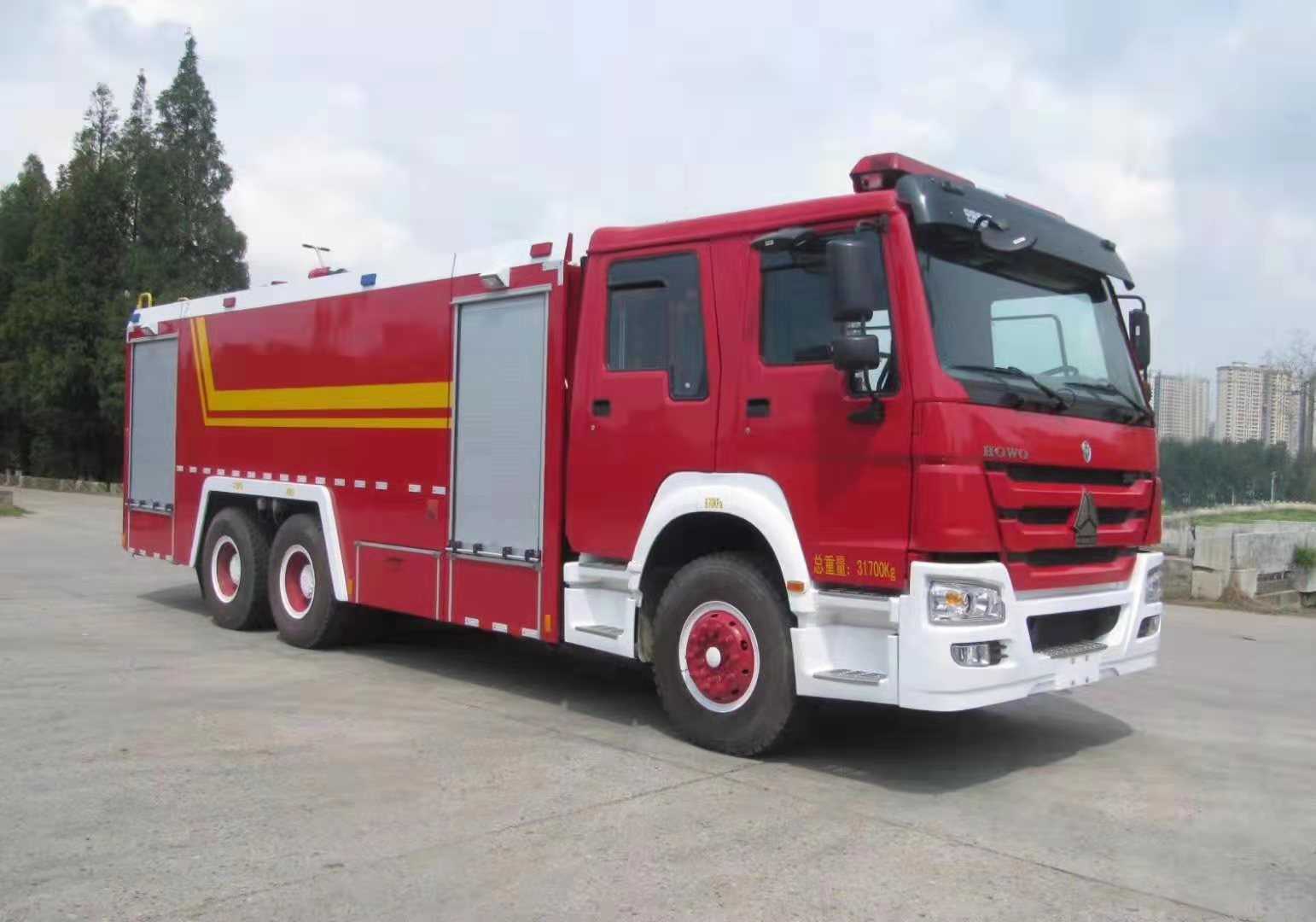 重汽16噸水罐消防車(chē)順利下線(xiàn)